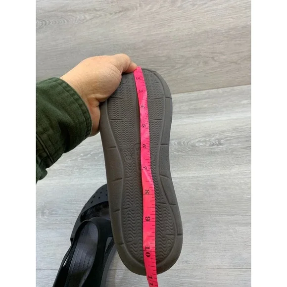 Crocs Swiftwater Sandals Women's 8 Black Gray Water Friendly Comfort Flats - Picture 9 of 10